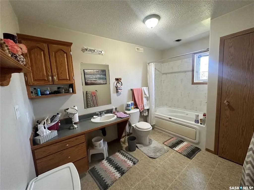48 Eisenhower Street Redvers SK S0C 2H0