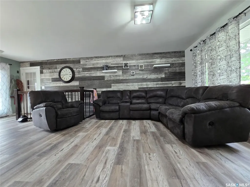 619 Brimacombe Drive Weyburn SK S4H 2P3