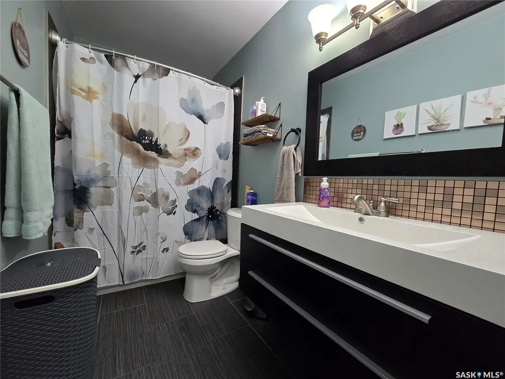 619 Brimacombe Drive Weyburn SK S4H 2P3