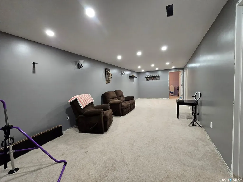 619 Brimacombe Drive Weyburn SK S4H 2P3