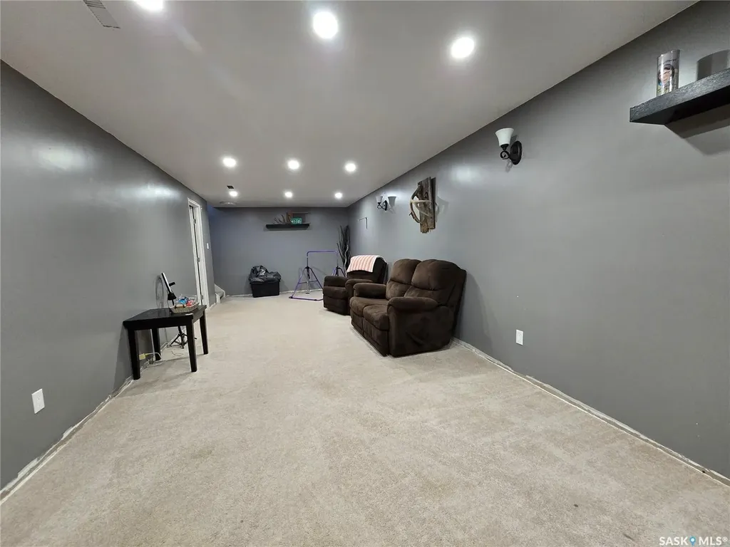 619 Brimacombe Drive Weyburn SK S4H 2P3