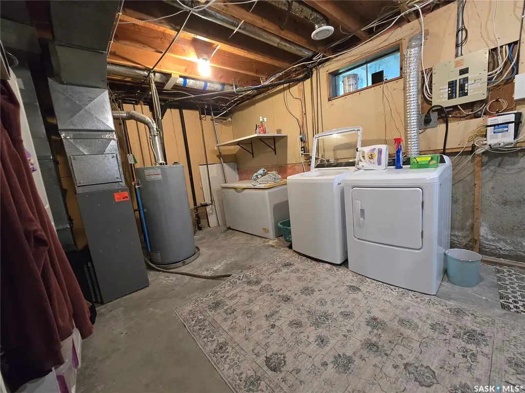 619 Brimacombe Drive Weyburn SK S4H 2P3