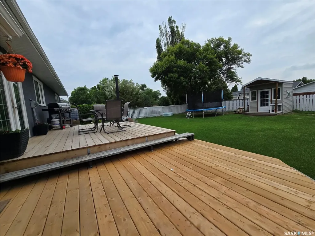 619 Brimacombe Drive Weyburn SK S4H 2P3