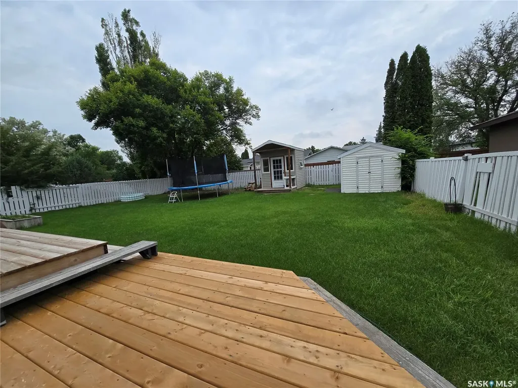 619 Brimacombe Drive Weyburn SK S4H 2P3