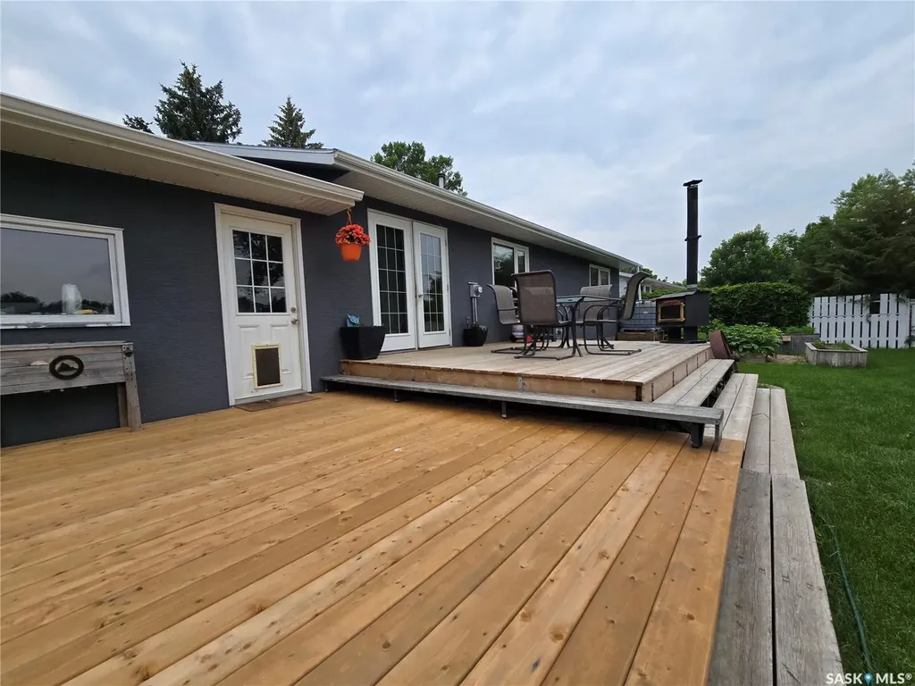 619 Brimacombe Drive Weyburn SK S4H 2P3