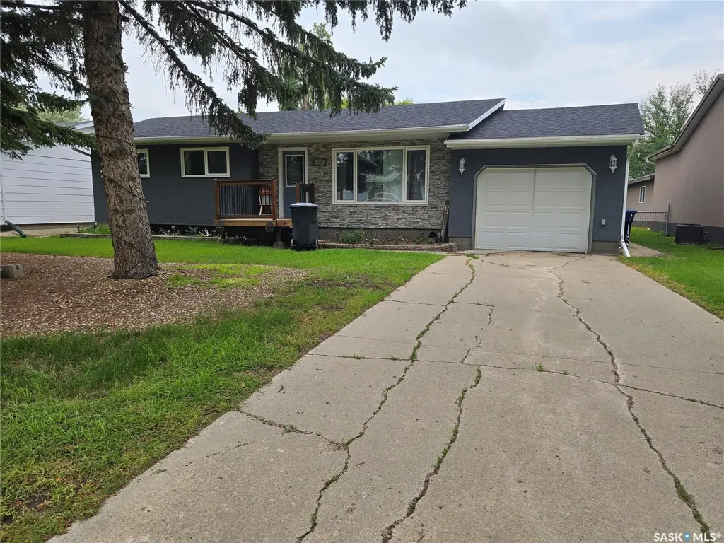 619 Brimacombe Drive Weyburn SK S4H 2P3