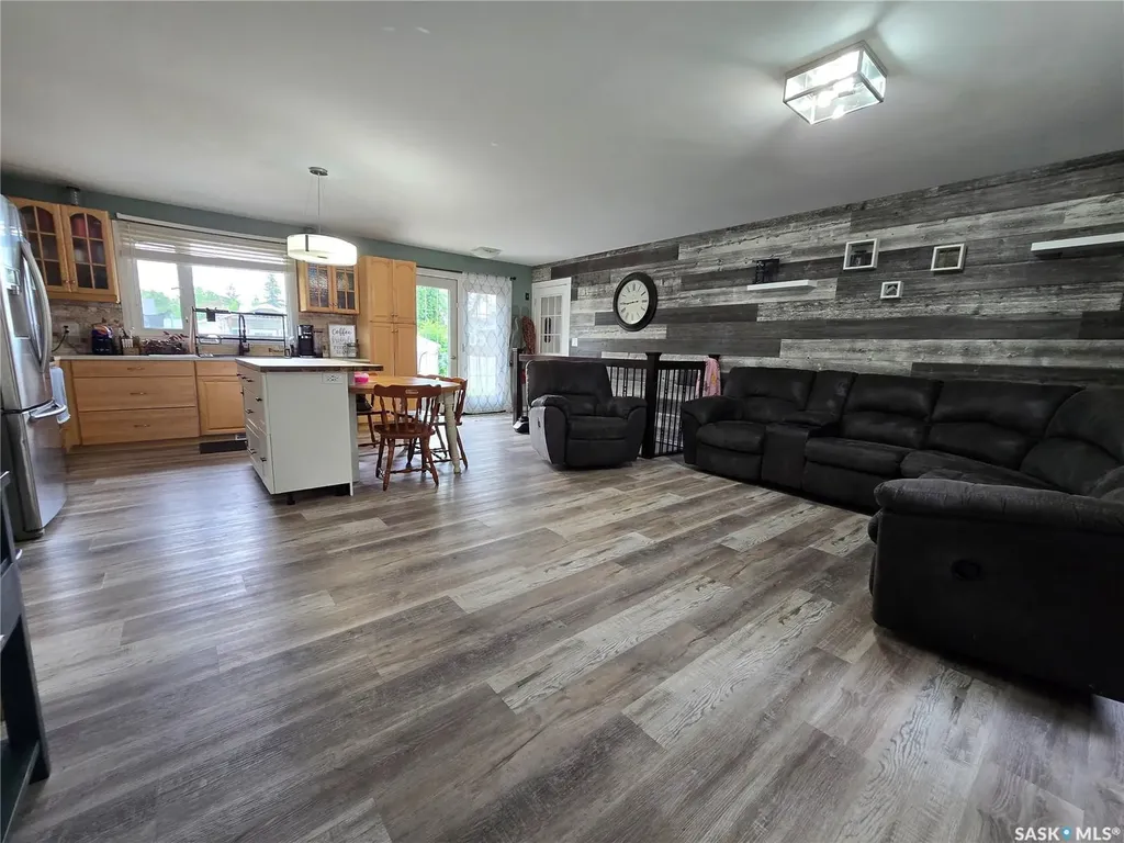 619 Brimacombe Drive Weyburn SK S4H 2P3