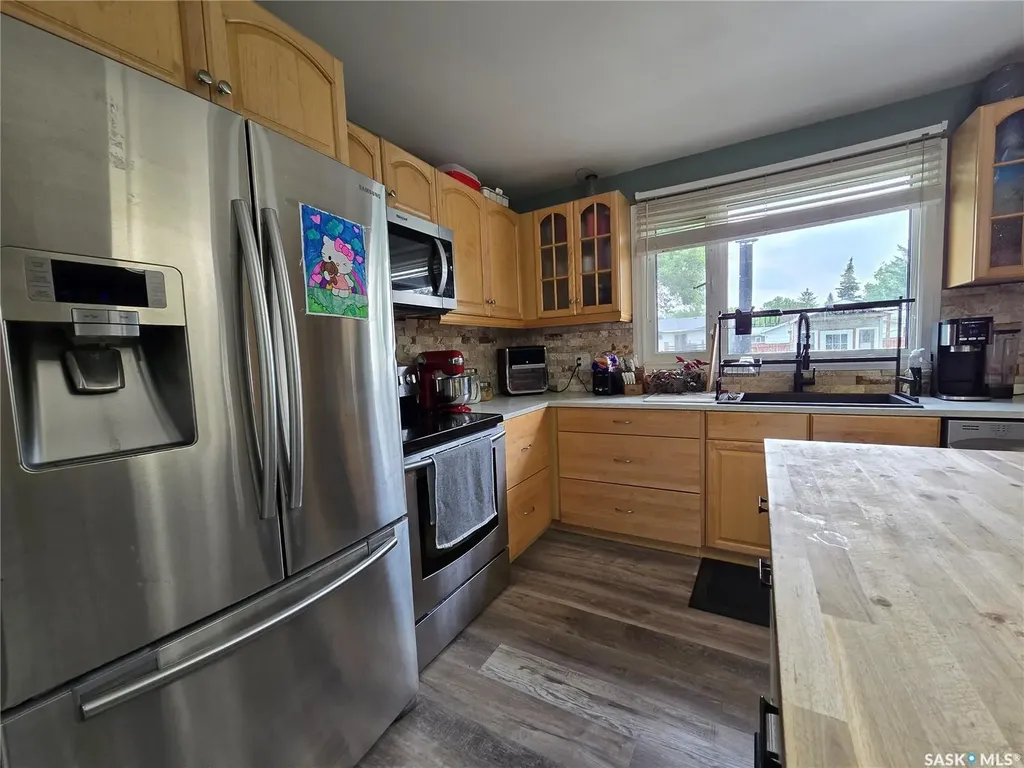 619 Brimacombe Drive Weyburn SK S4H 2P3