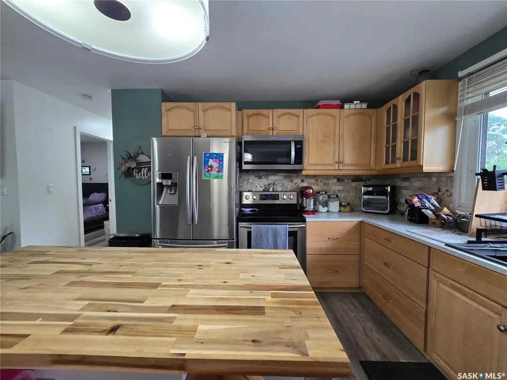 619 Brimacombe Drive Weyburn SK S4H 2P3