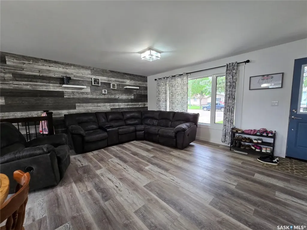 619 Brimacombe Drive Weyburn SK S4H 2P3