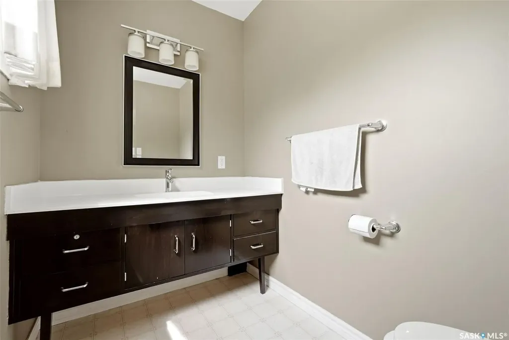 2305 Parliament Avenue Regina SK S4S 4G5
