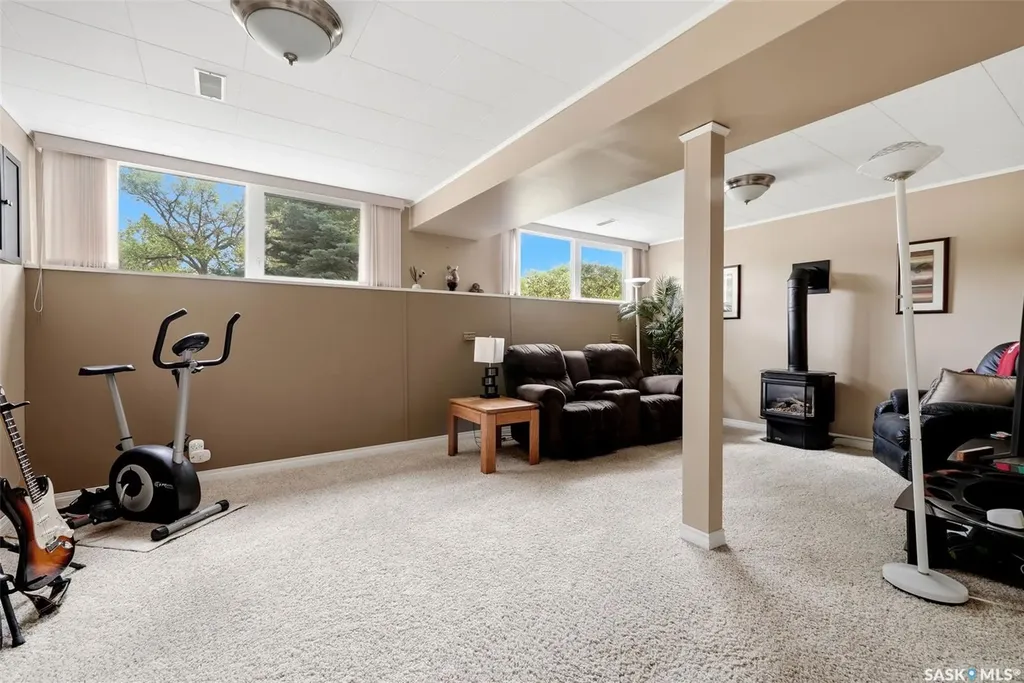 2305 Parliament Avenue Regina SK S4S 4G5