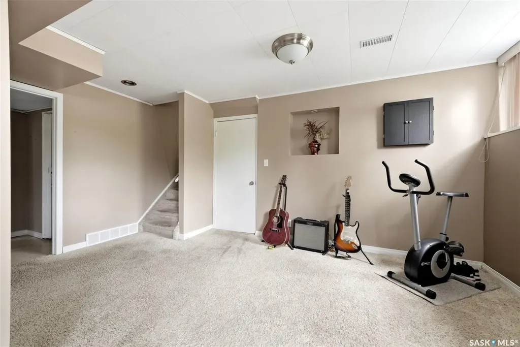 2305 Parliament Avenue Regina SK S4S 4G5