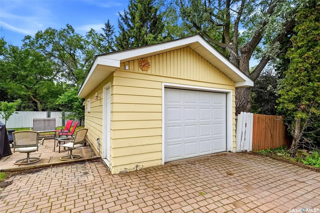 2305 Parliament Avenue Regina SK S4S 4G5