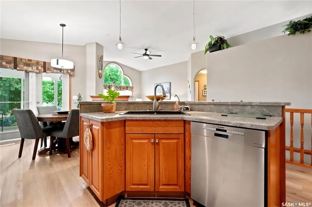 3039 Cranbourn Crescent Regina SK S4V 3B3