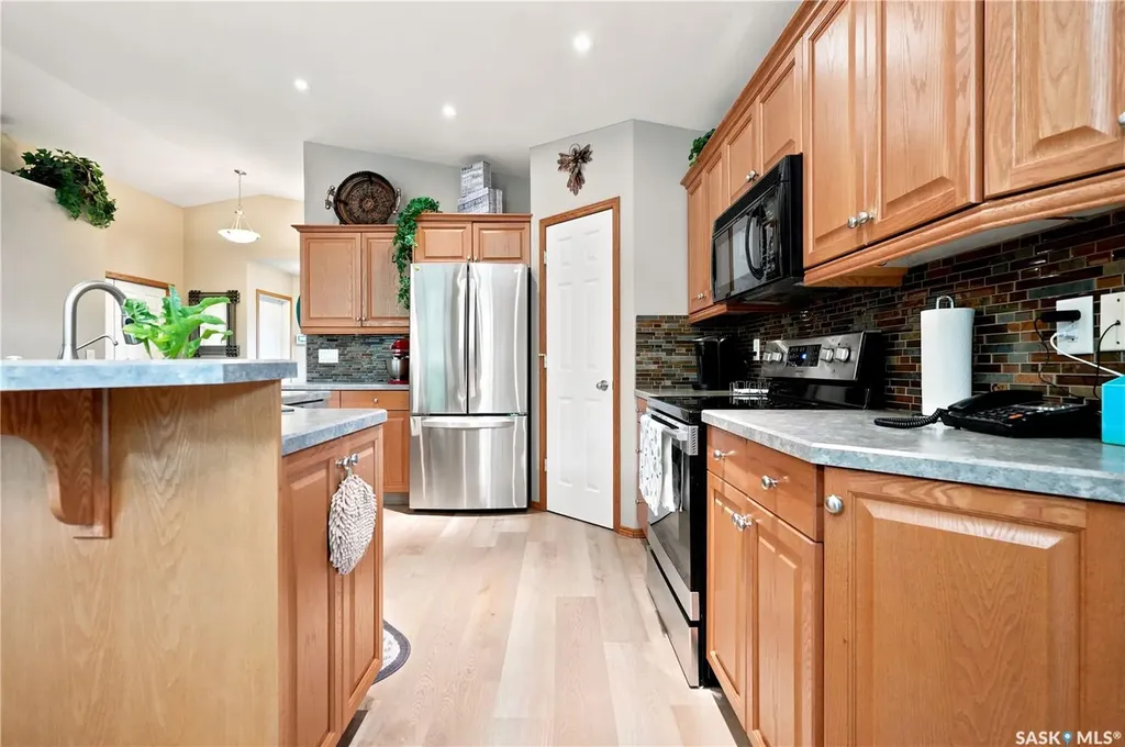3039 Cranbourn Crescent Regina SK S4V 3B3