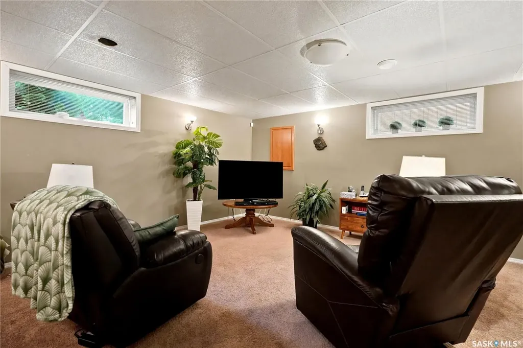 3039 Cranbourn Crescent Regina SK S4V 3B3