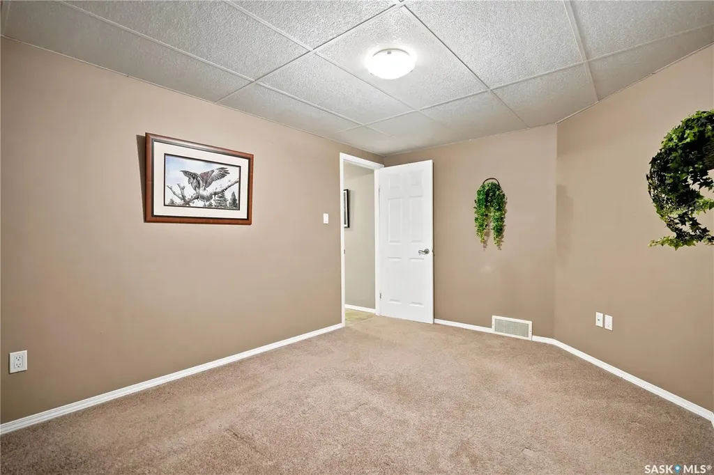 3039 Cranbourn Crescent Regina SK S4V 3B3