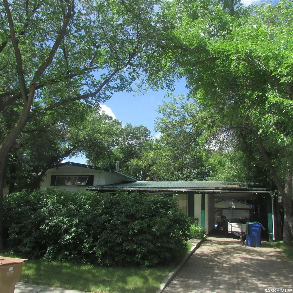 176 Halifax Street N Regina SK S4R 2W4