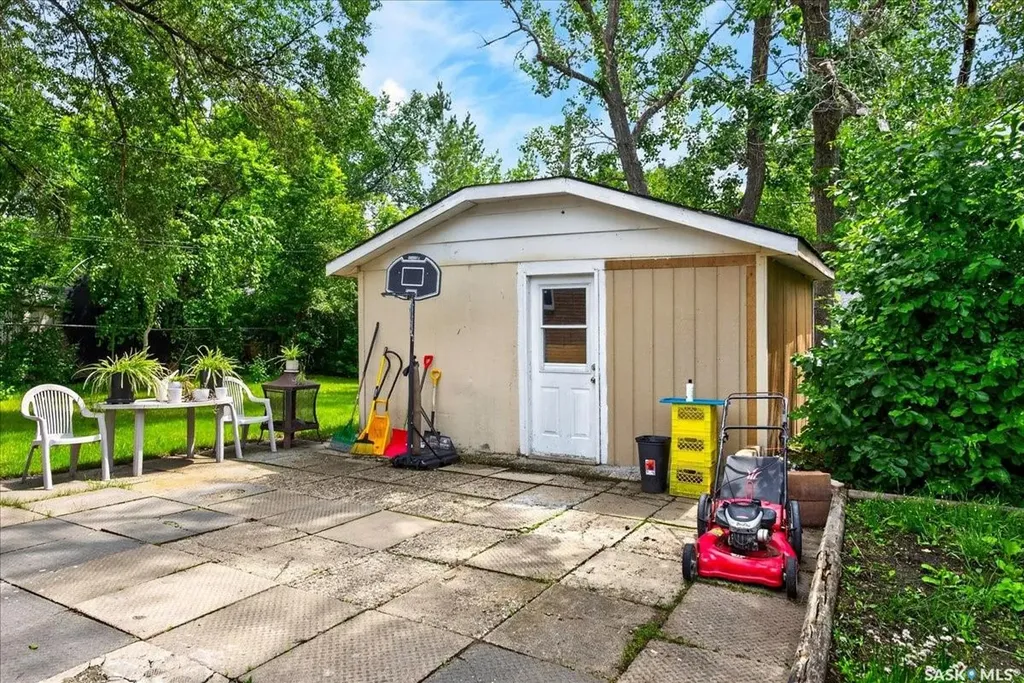 1837 Grant Drive Regina SK S4S 4V5