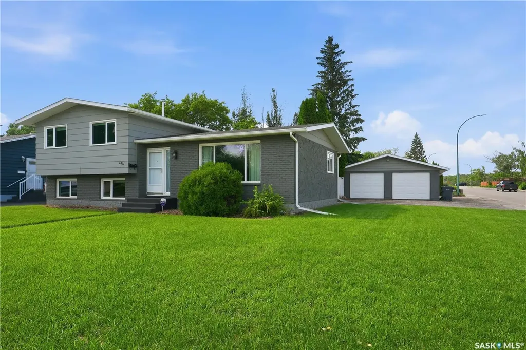 1811 Bowers Drive North Battleford SK S9A 3A3
