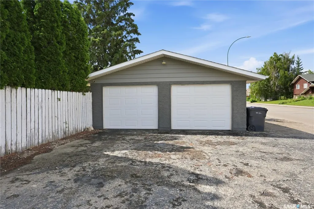 1811 Bowers Drive North Battleford SK S9A 3A3