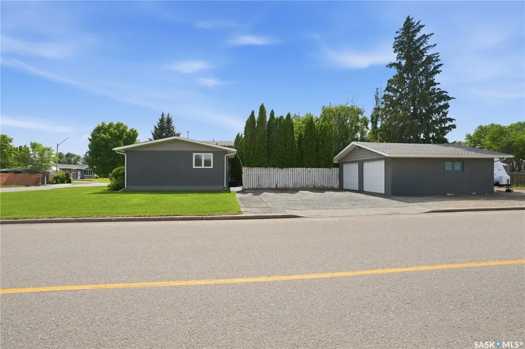 1811 Bowers Drive North Battleford SK S9A 3A3