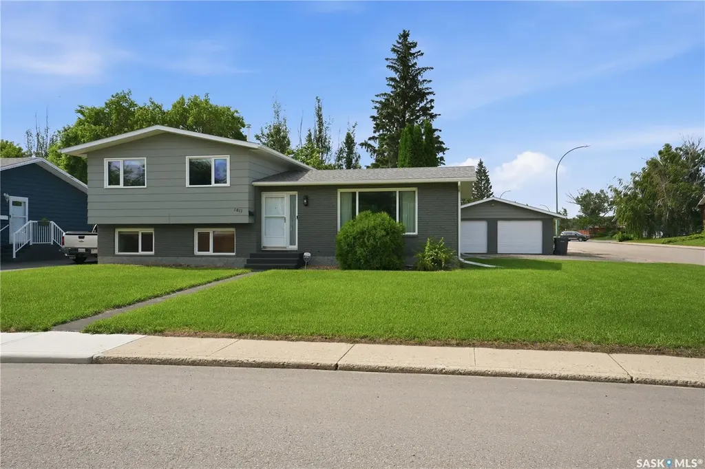 1811 Bowers Drive North Battleford SK S9A 3A3
