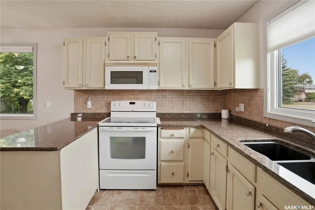1811 Bowers Drive North Battleford SK S9A 3A3