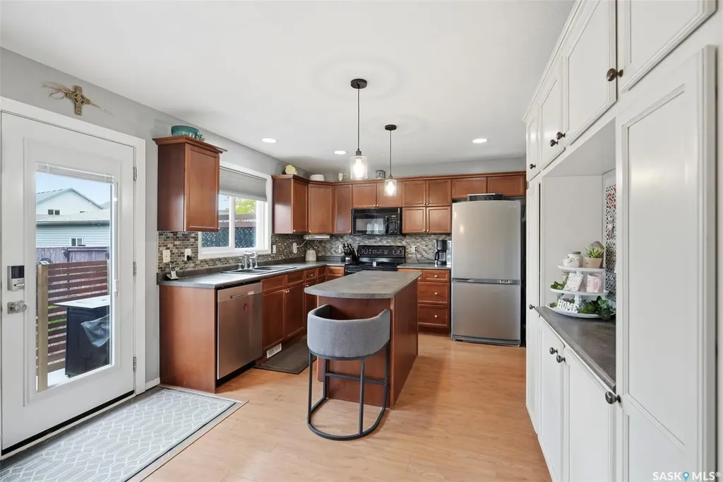 306 Denham Court Saskatoon SK S7K 1E5