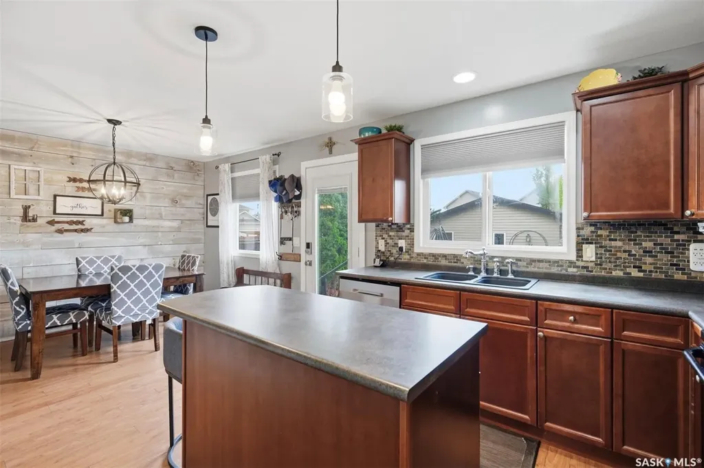306 Denham Court Saskatoon SK S7K 1E5