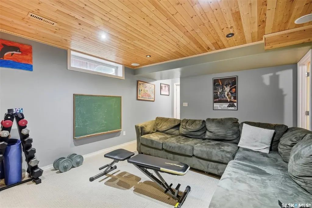 306 Denham Court Saskatoon SK S7K 1E5
