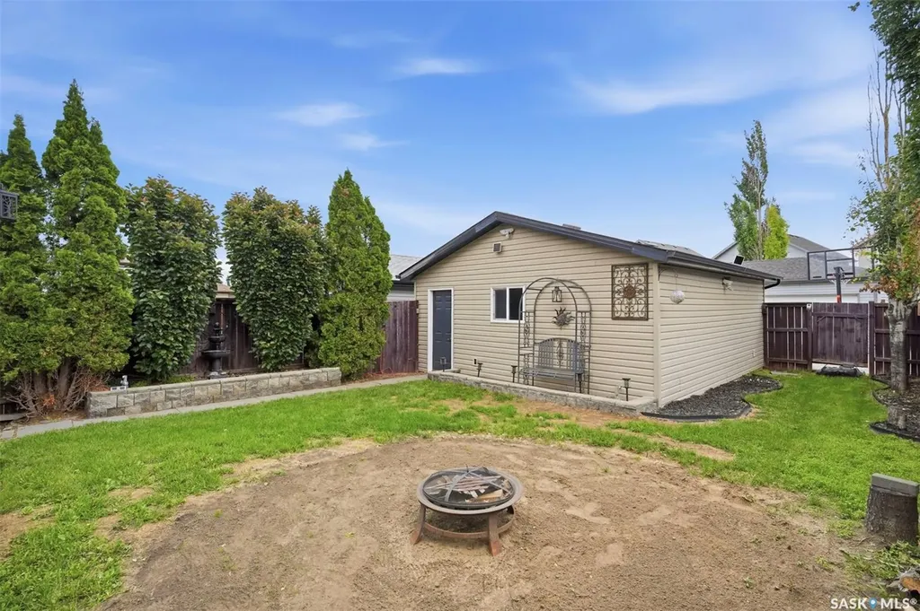 306 Denham Court Saskatoon SK S7K 1E5