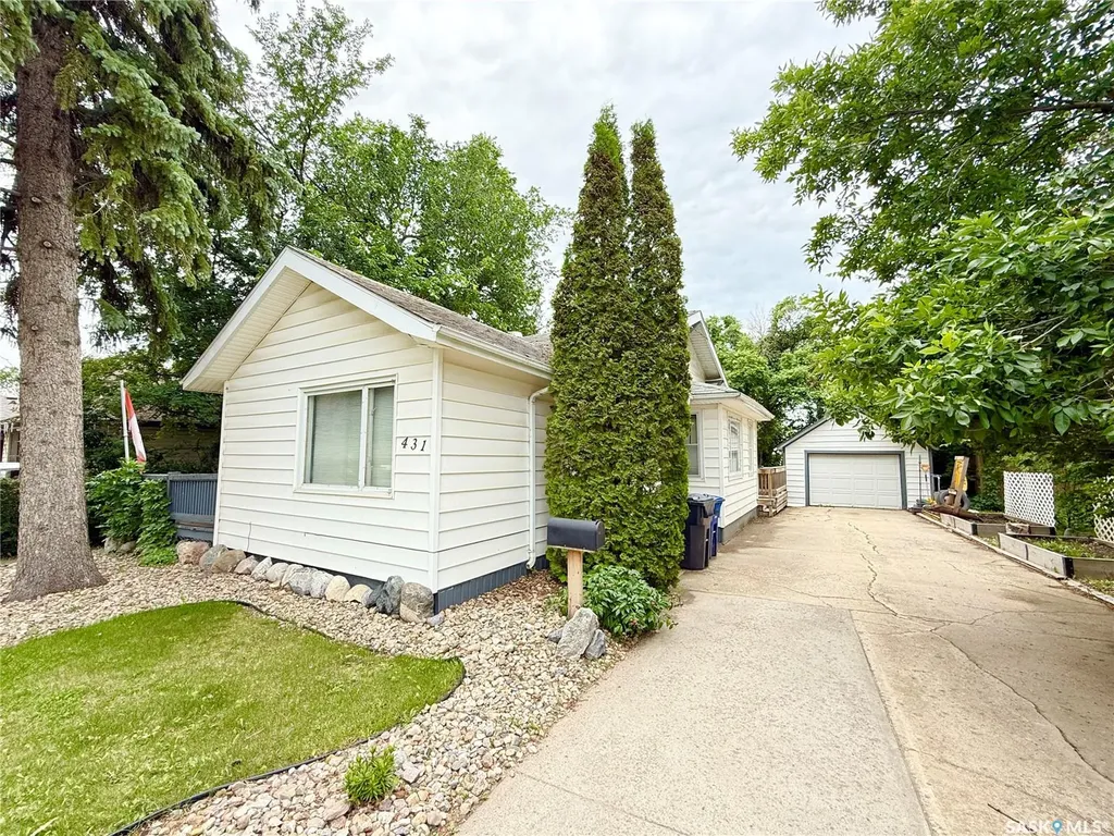 431 Qu'appelle Street Weyburn SK S4H 0R3