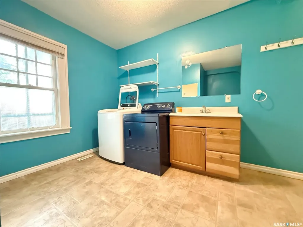 431 Qu'appelle Street Weyburn SK S4H 0R3