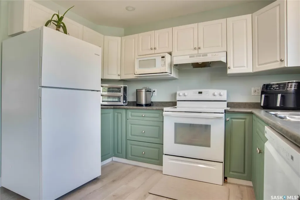 223 Rutherford Crescent Saskatoon SK S7N 4X5