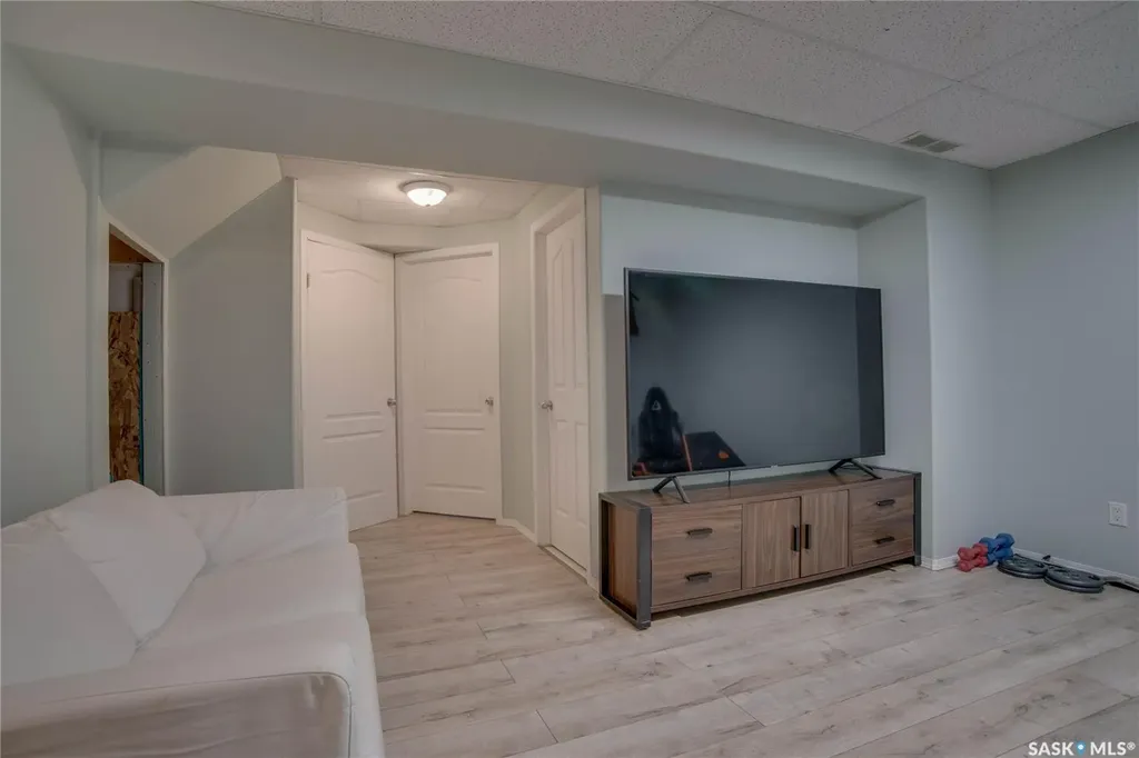 223 Rutherford Crescent Saskatoon SK S7N 4X5