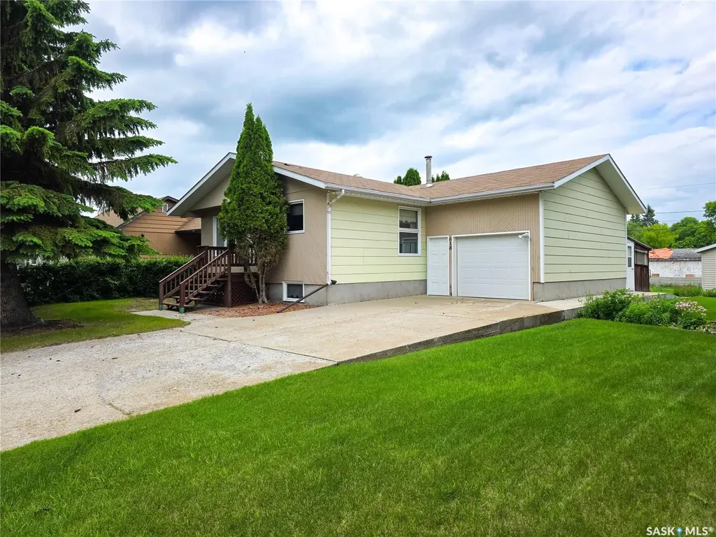 618 4th Avenue W Melville SK S0A 2P0