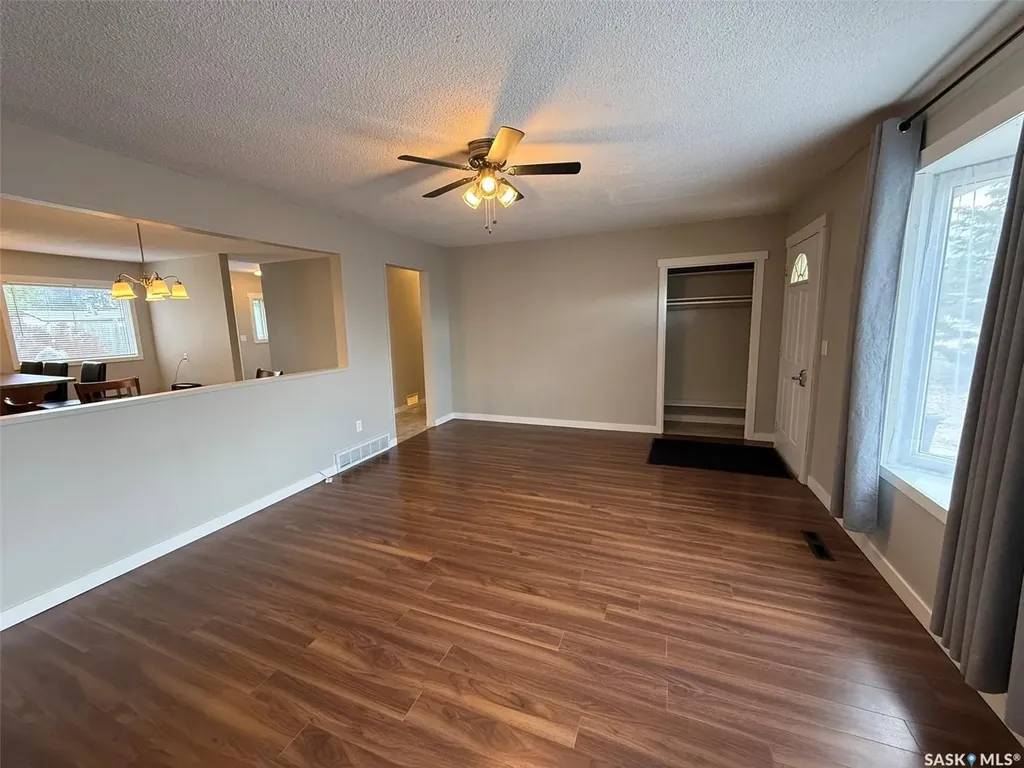 142 2nd Street E Glaslyn SK S0M 0Y0