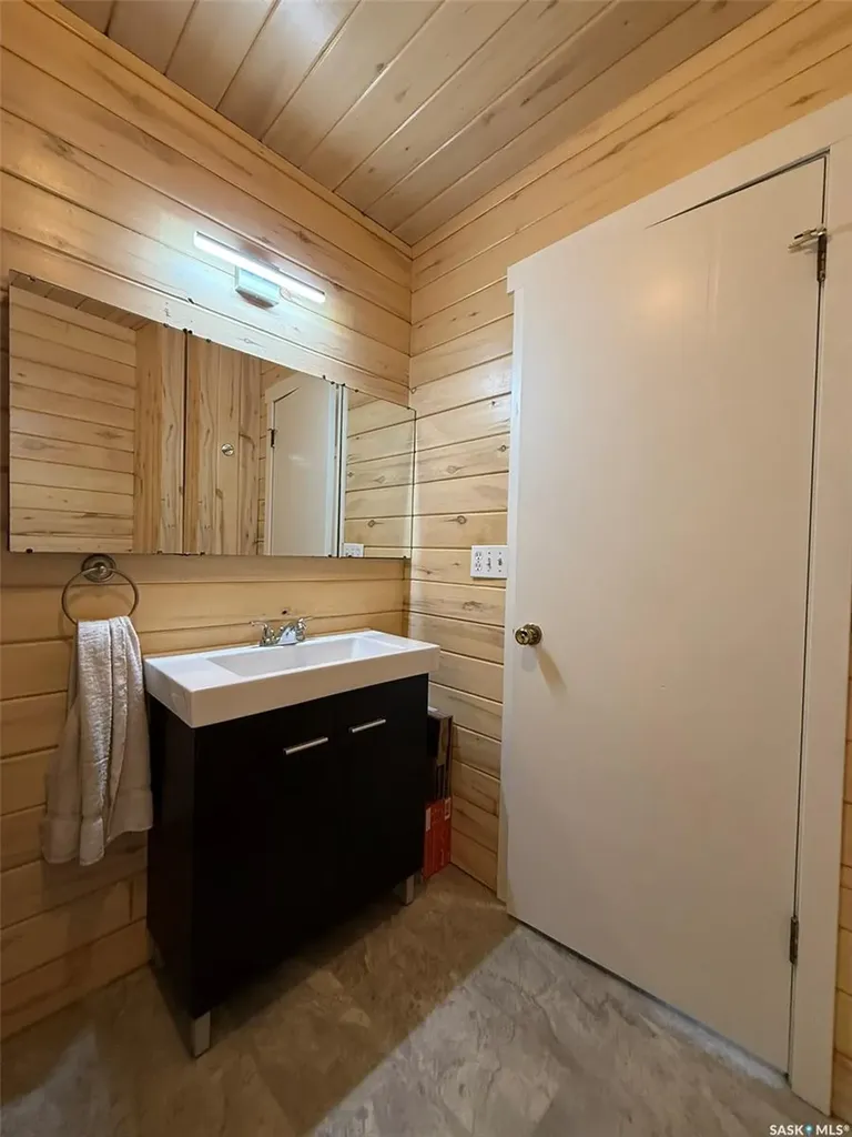 142 2nd Street E Glaslyn SK S0M 0Y0