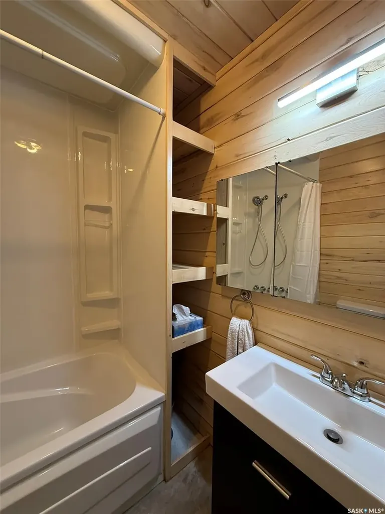 142 2nd Street E Glaslyn SK S0M 0Y0