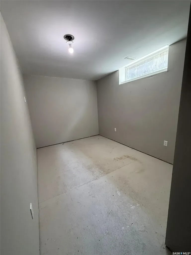 142 2nd Street E Glaslyn SK S0M 0Y0