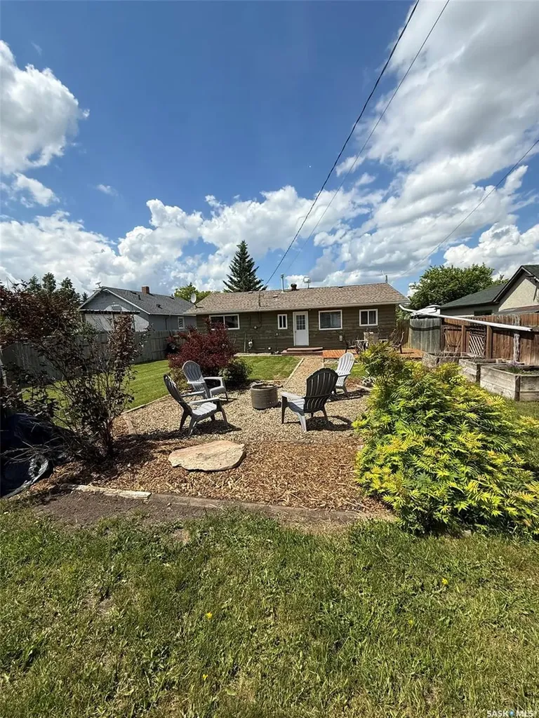 142 2nd Street E Glaslyn SK S0M 0Y0