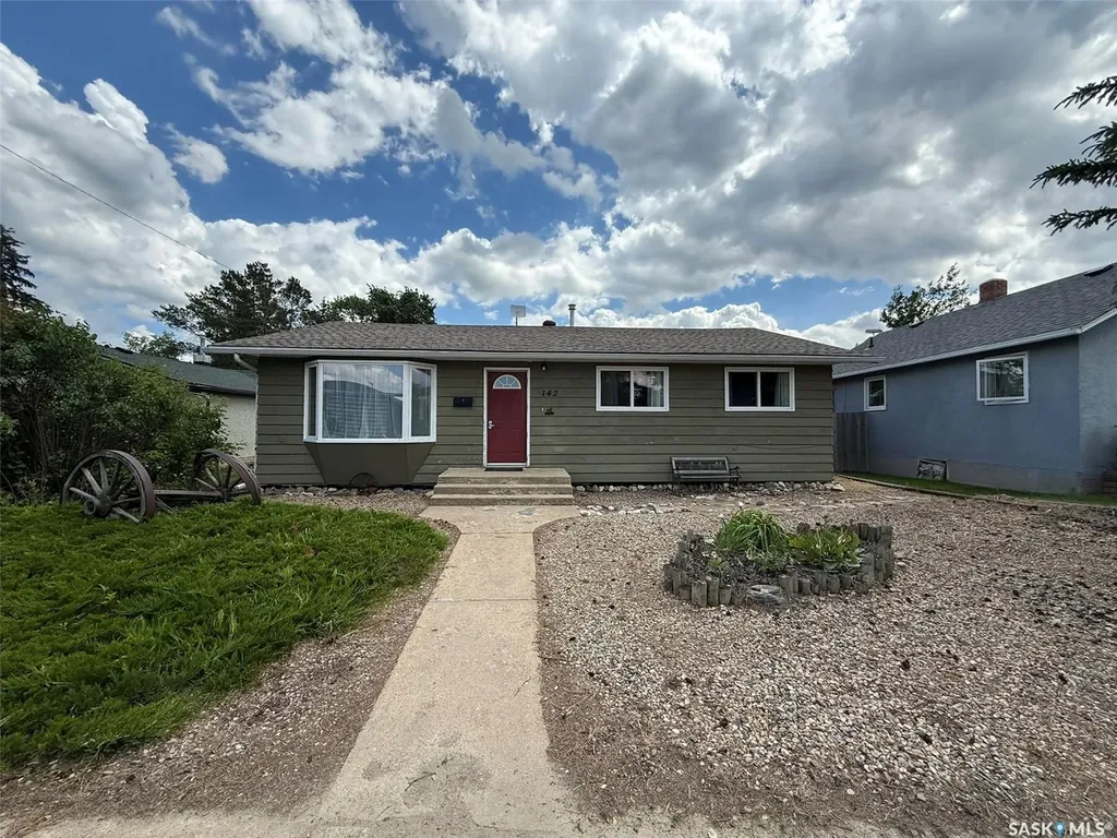 142 2nd Street E Glaslyn SK S0M 0Y0
