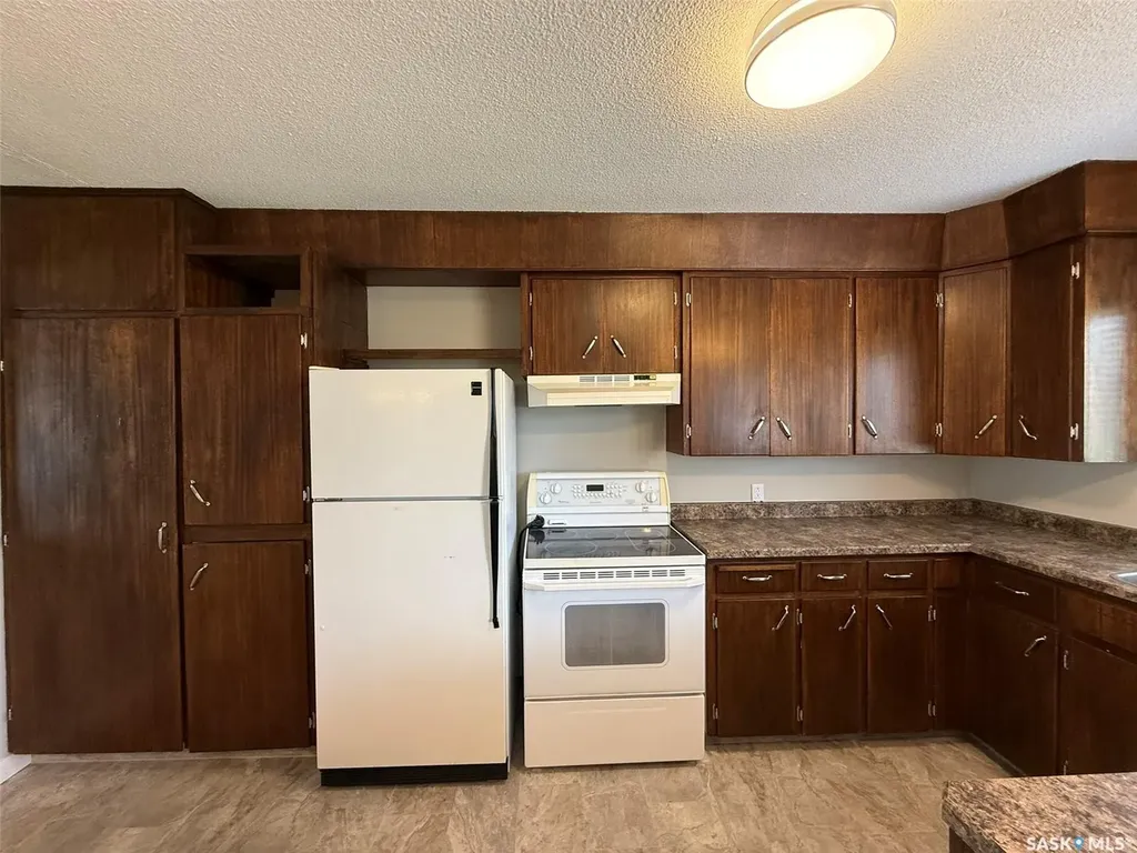 142 2nd Street E Glaslyn SK S0M 0Y0