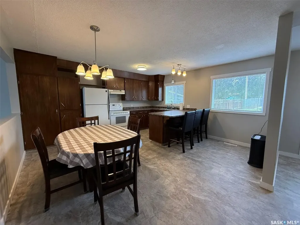 142 2nd Street E Glaslyn SK S0M 0Y0