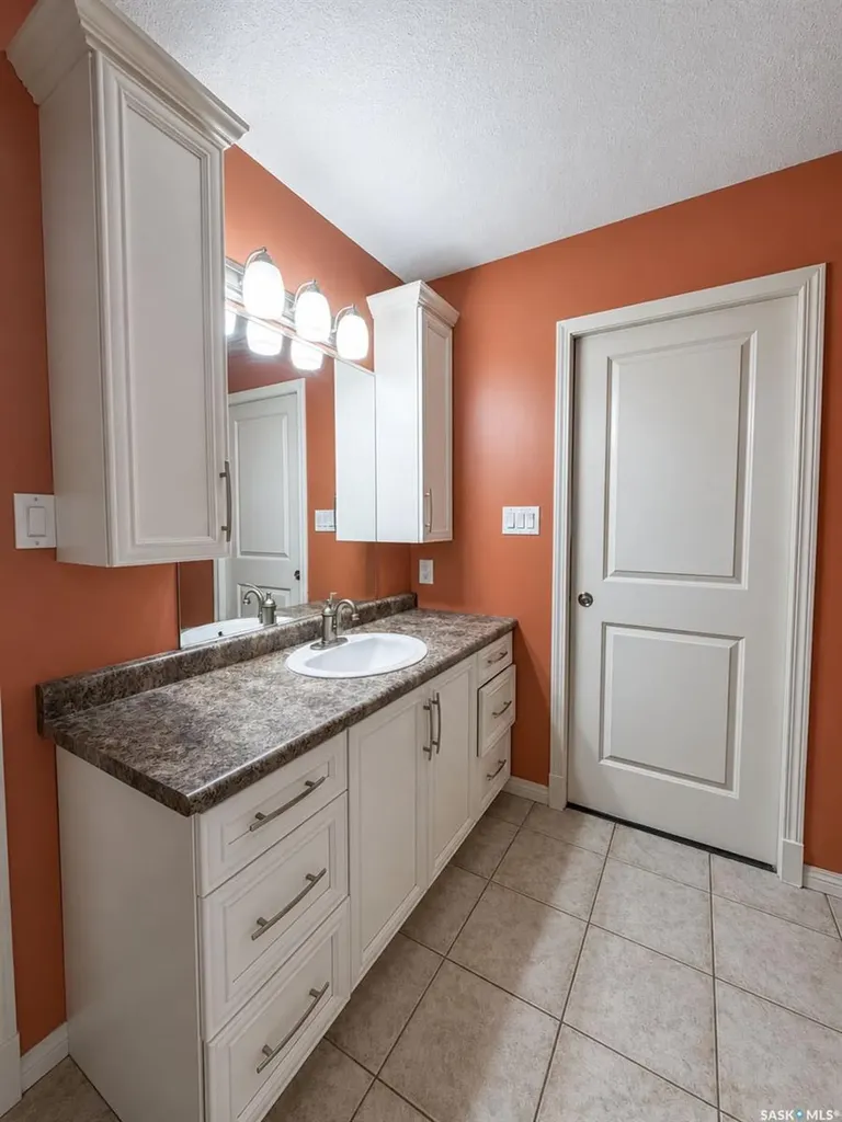 546 11th Street E Prince Albert SK S6V 1A9
