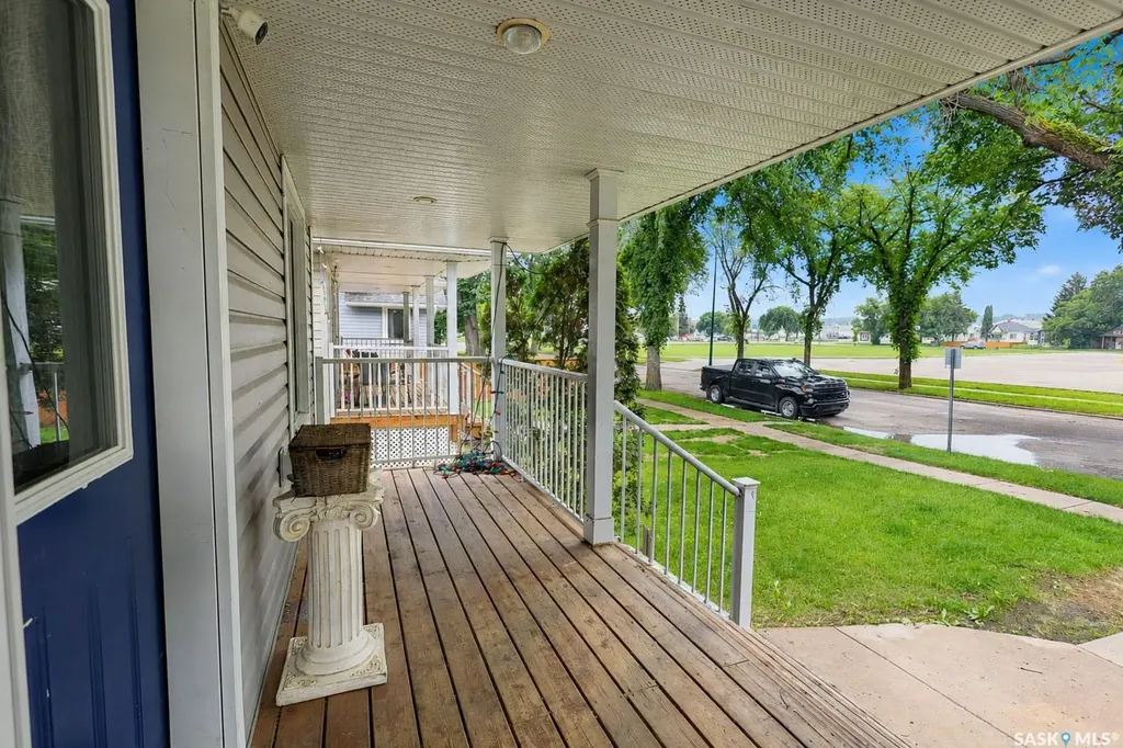 546 11th Street E Prince Albert SK S6V 1A9