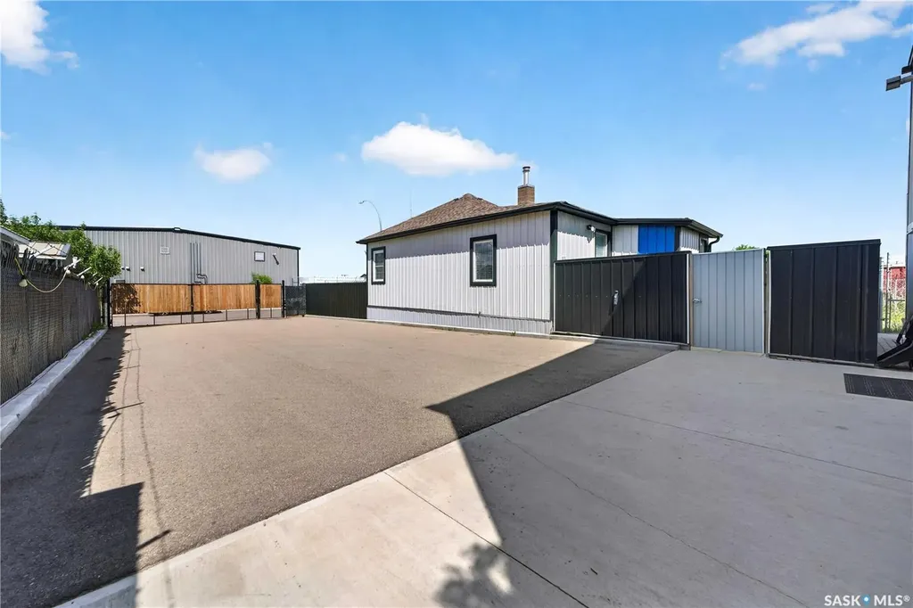 1421 Edgar Street Regina SK S4N 3K1