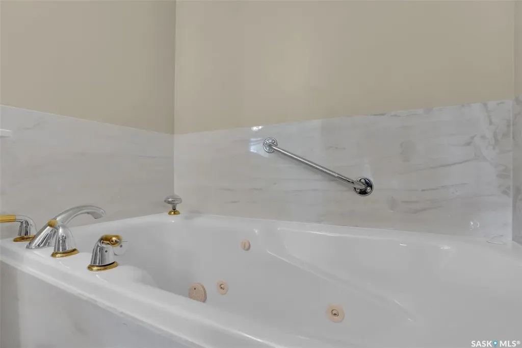 3324 Buckingham Drive E Regina SK S4V 2S8